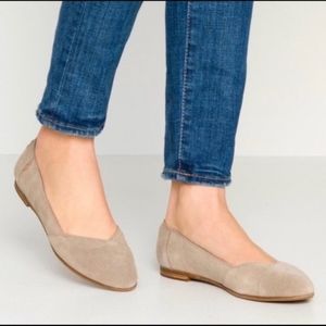 New In Box- Toms Julie Flat